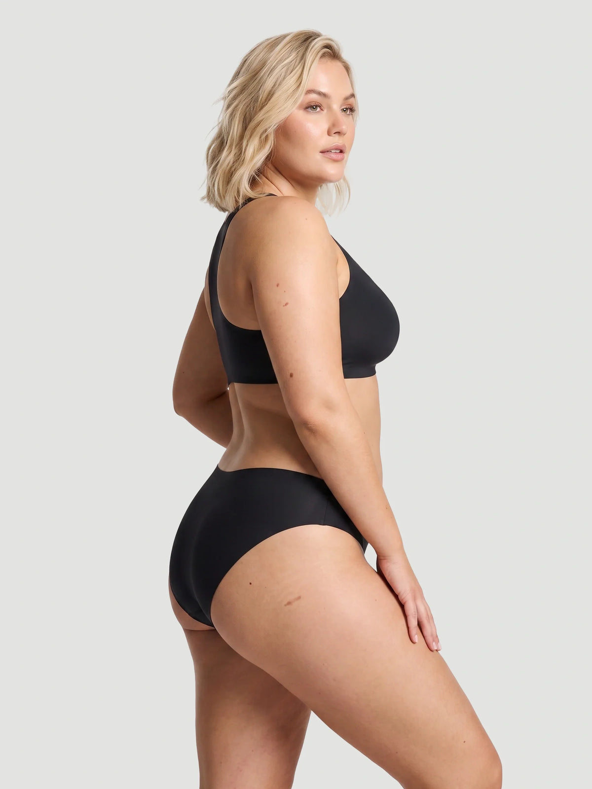 Mid Waist Seamless Bonded Bikini Underwear