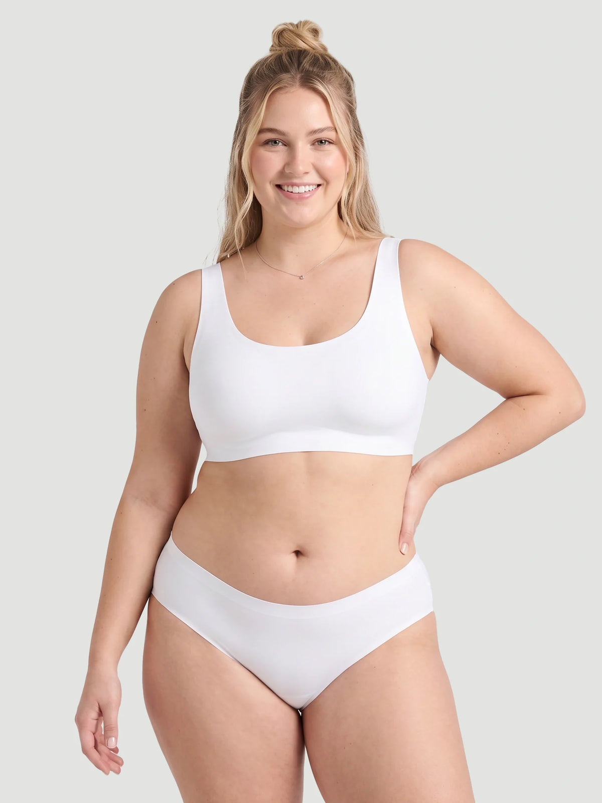 Mid Waist Seamless Bonded Bikini Underwear